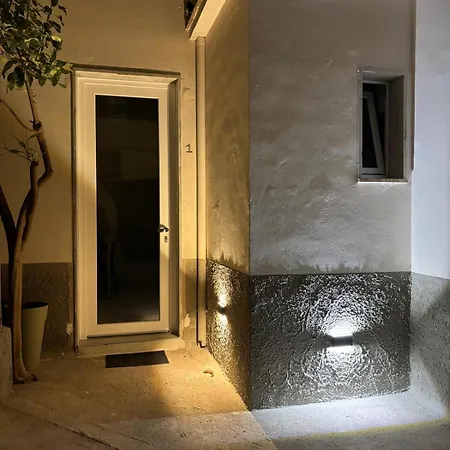 Vico Ventitrè 1 *